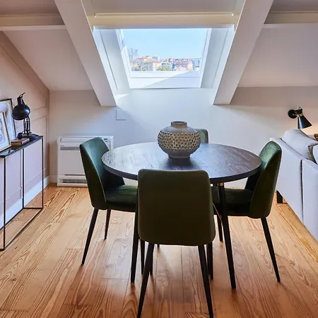 New Duplex In The Heart Of Lisbon, Principe Real アパート *